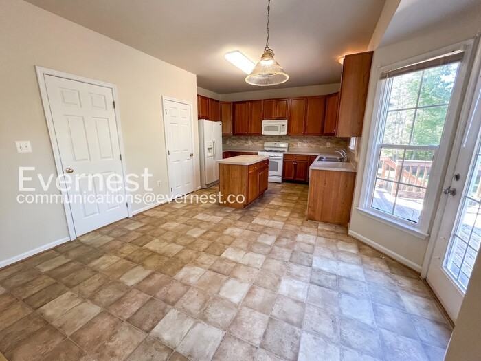 7 Saint Stephens Ct - Photo 3 of 32