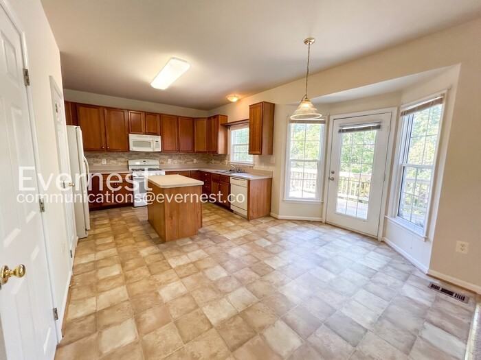 7 Saint Stephens Ct - Photo 5 of 32