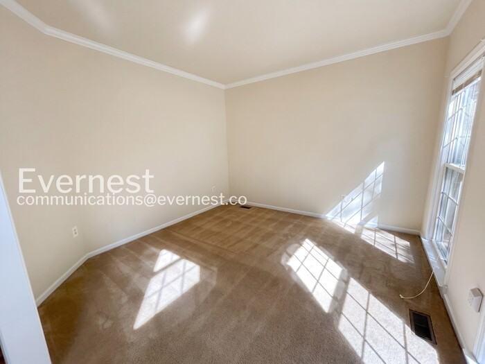 7 Saint Stephens Ct - Photo 6 of 32