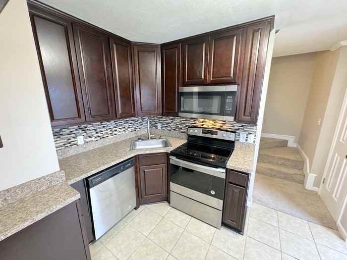 1003 Green St #1003 - Photo 6 of 33