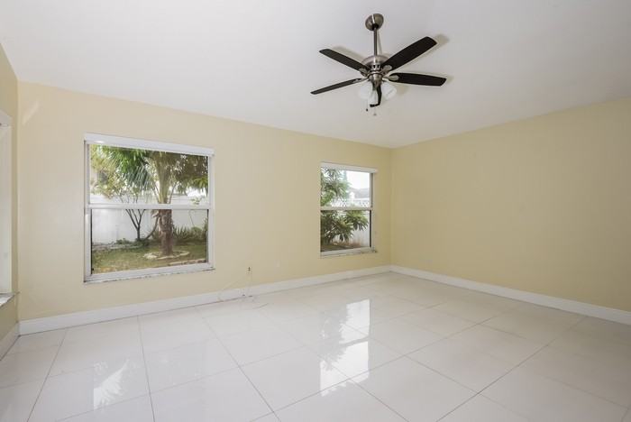 12252 Bronson Way - Photo 2 of 15