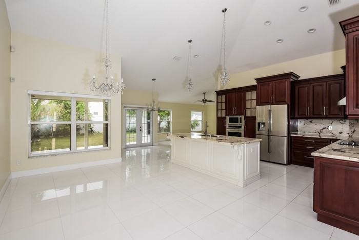 12252 Bronson Way - Photo 4 of 15