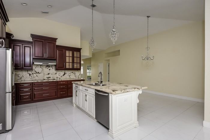 12252 Bronson Way - Photo 7 of 15