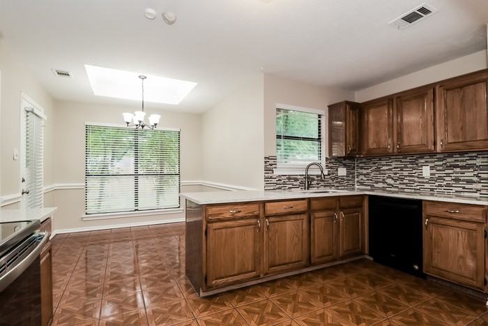 524 E Lanett Dr - Photo 3 of 20