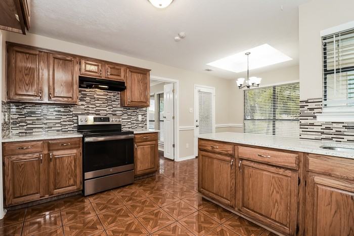524 E Lanett Dr - Photo 4 of 20