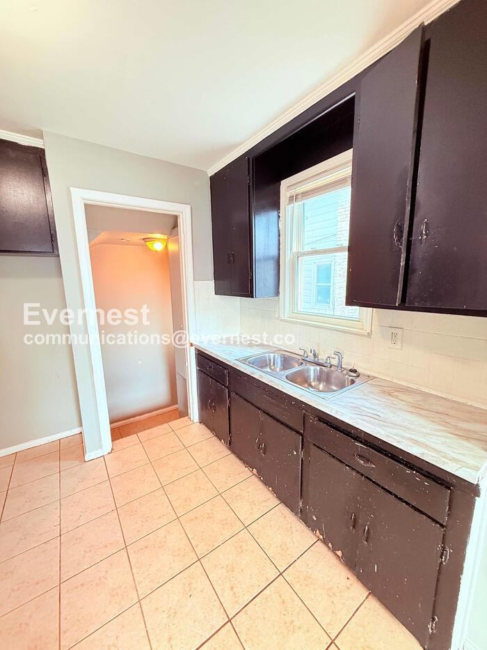 8270 Trinity St - Photo 3 of 32