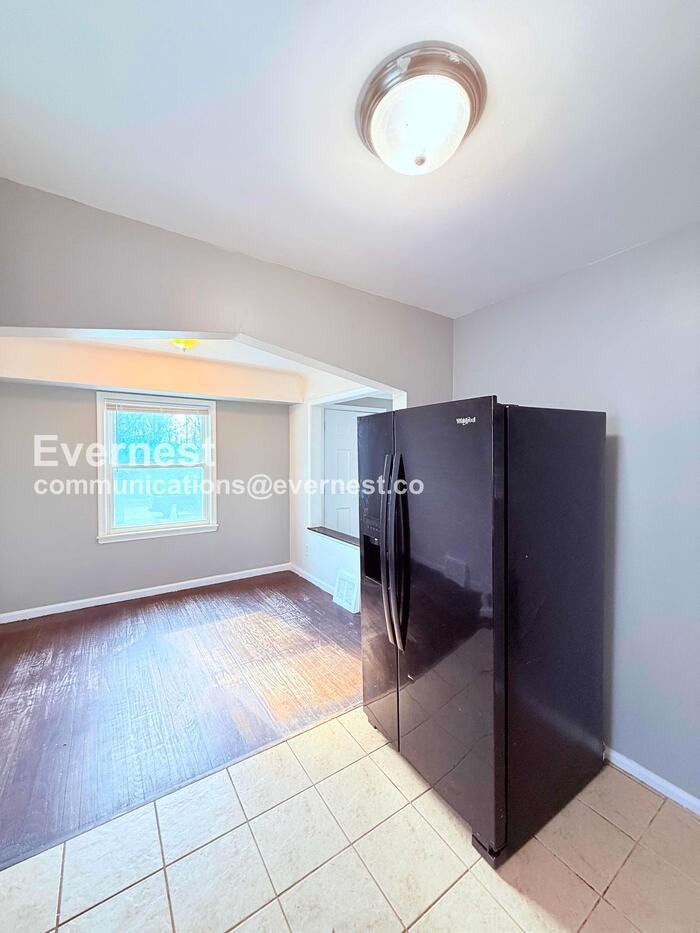 8270 Trinity St - Photo 5 of 32