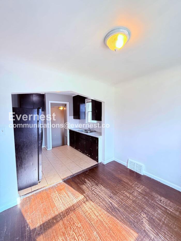 8270 Trinity St - Photo 7 of 32