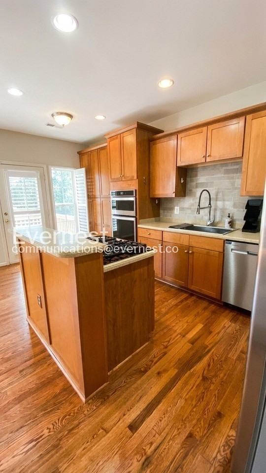 1302 Wilcox Ave - Photo 3 of 20