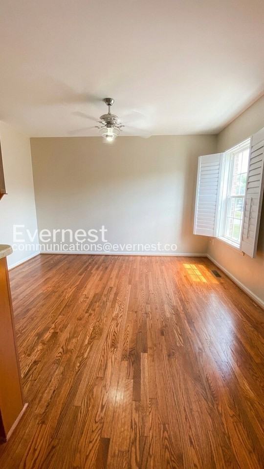1302 Wilcox Ave - Photo 4 of 20