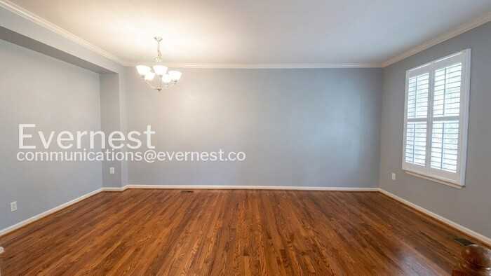 1302 Wilcox Ave - Photo 5 of 20