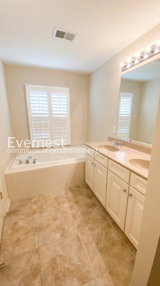 1302 Wilcox Ave - Photo 7 of 20