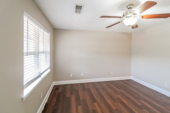 612 Ralph Rd Se - Photo 3 of 16