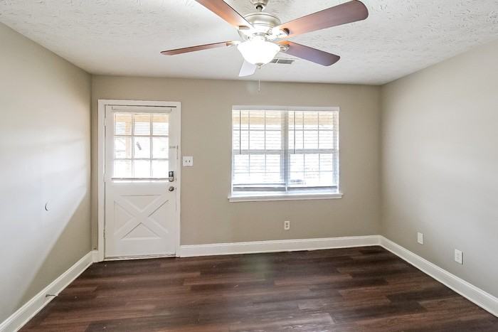 612 Ralph Rd Se - Photo 4 of 16