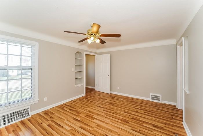 19430 Monterey Ave - Photo 3 of 15