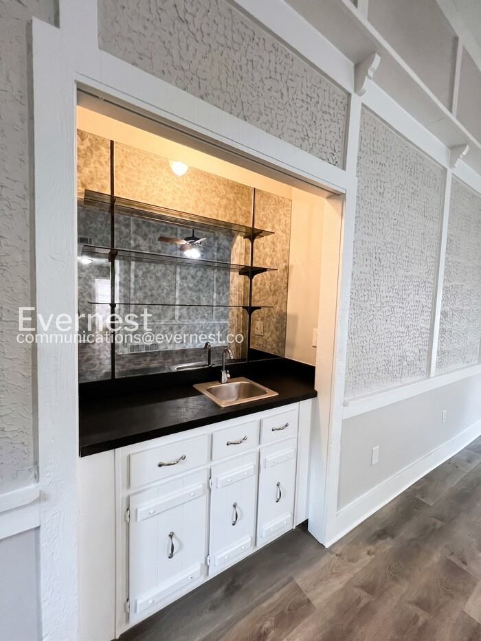 494 Windridge Pt - Photo 7 of 24