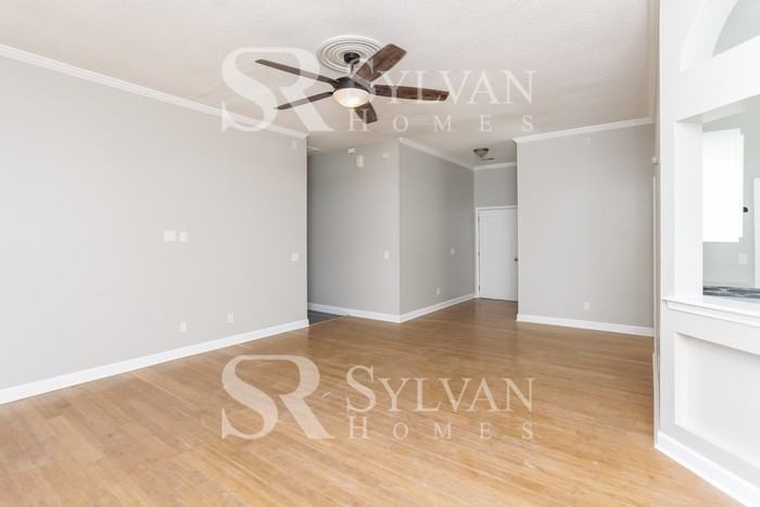 240 Turning Leaf Dr - Photo 5 of 16