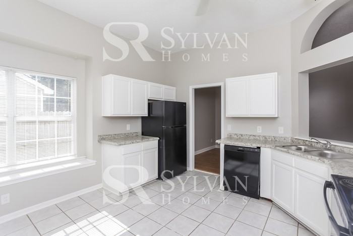 240 Turning Leaf Dr - Photo 7 of 16