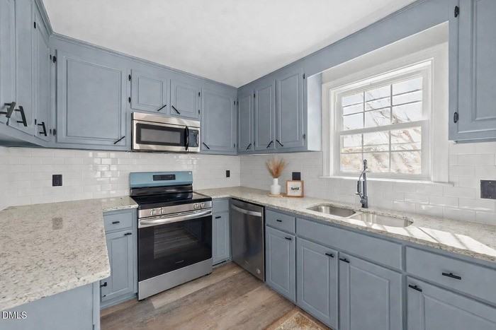 54 Lynn Ln - Photo 4 of 27