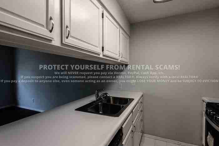 2554 W Houston St - Photo 6 of 15