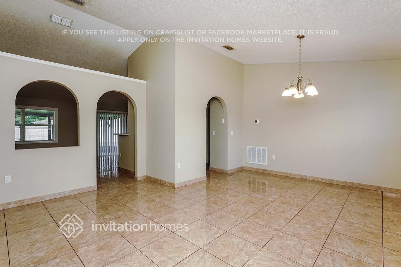 1332 Banbridge Dr - Photo 3 of 17