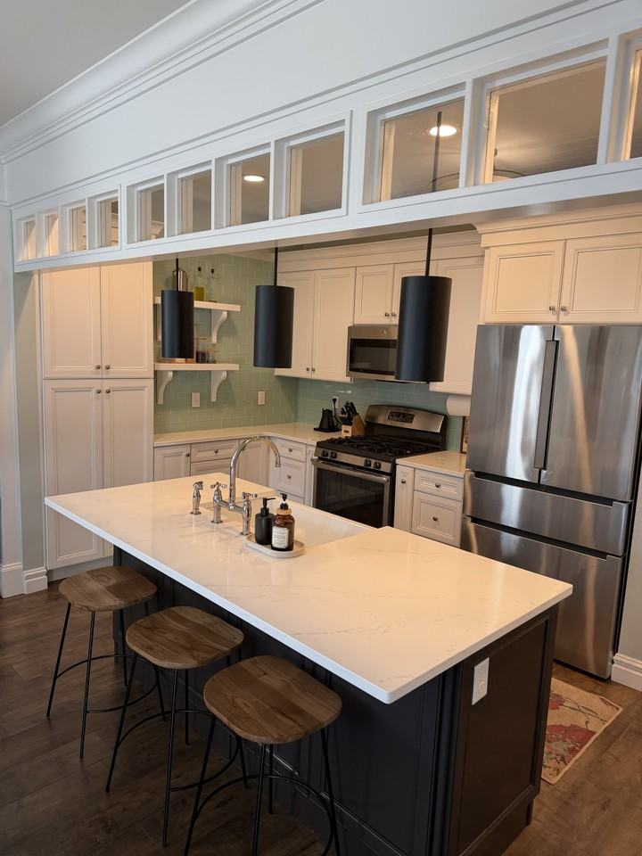 1024 W Narrows Ln - Photo 2 of 22