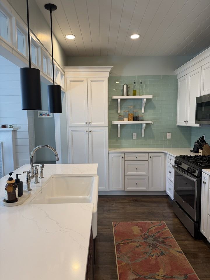 1024 W Narrows Ln - Photo 3 of 22
