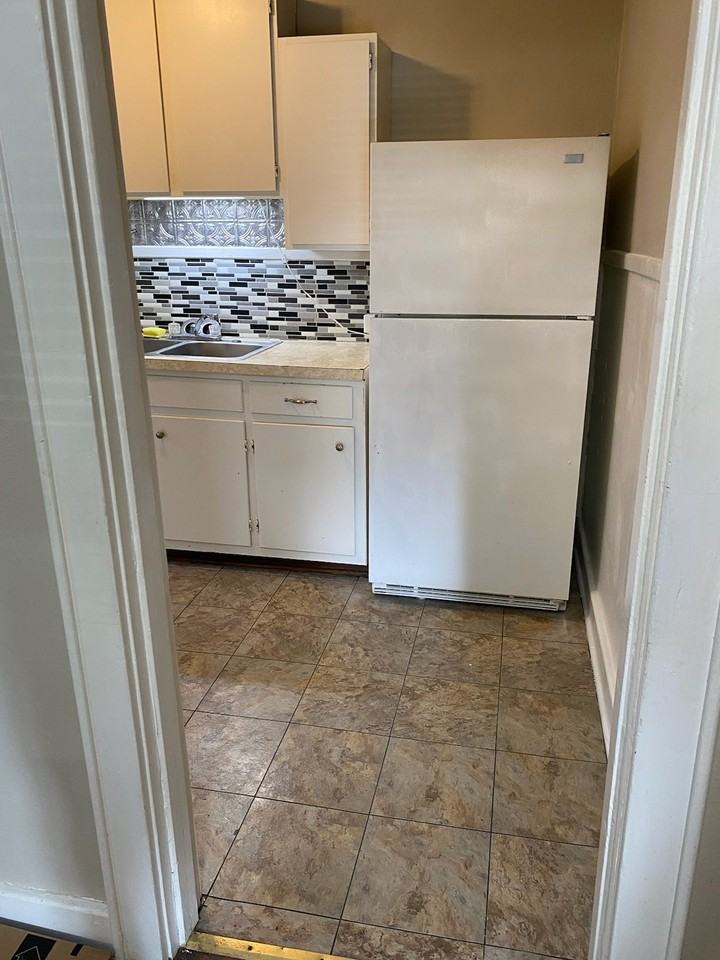 905 Myers Ave #A - Photo 6 of 11