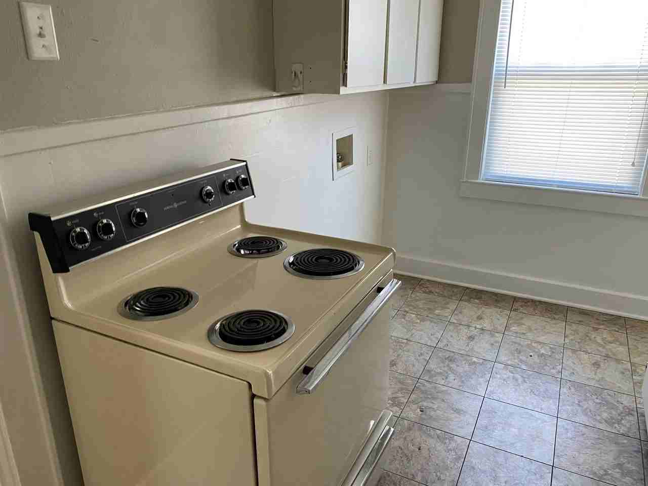 905 Myers Ave #A - Photo 7 of 11