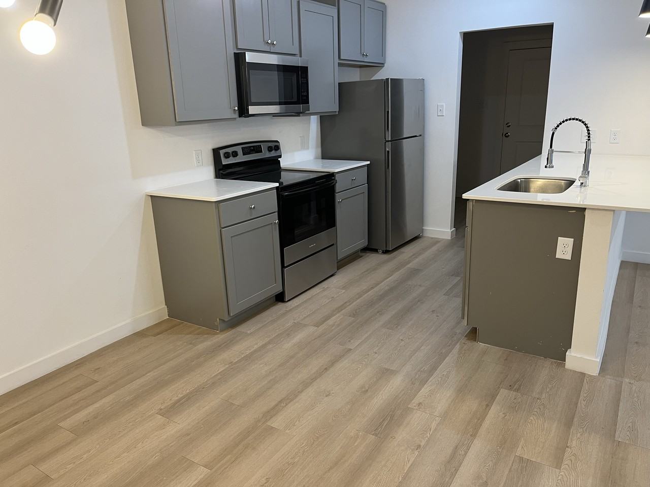 5549 Itasca St #B - Photo 5 of 16