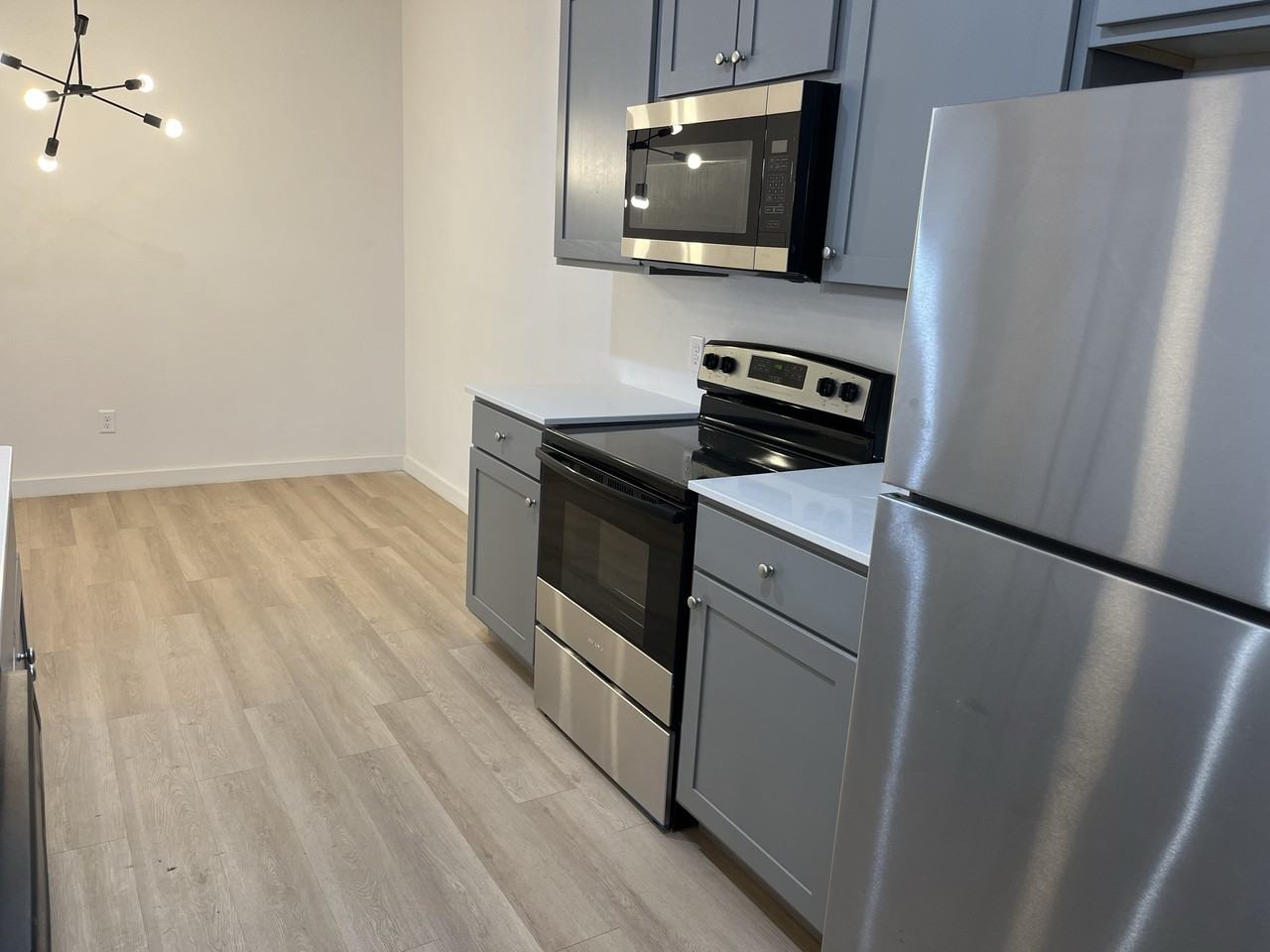 5549 Itasca St #B - Photo 7 of 16