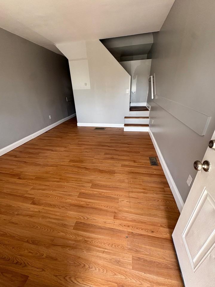 646 Cokesbury Ave - Photo 4 of 17