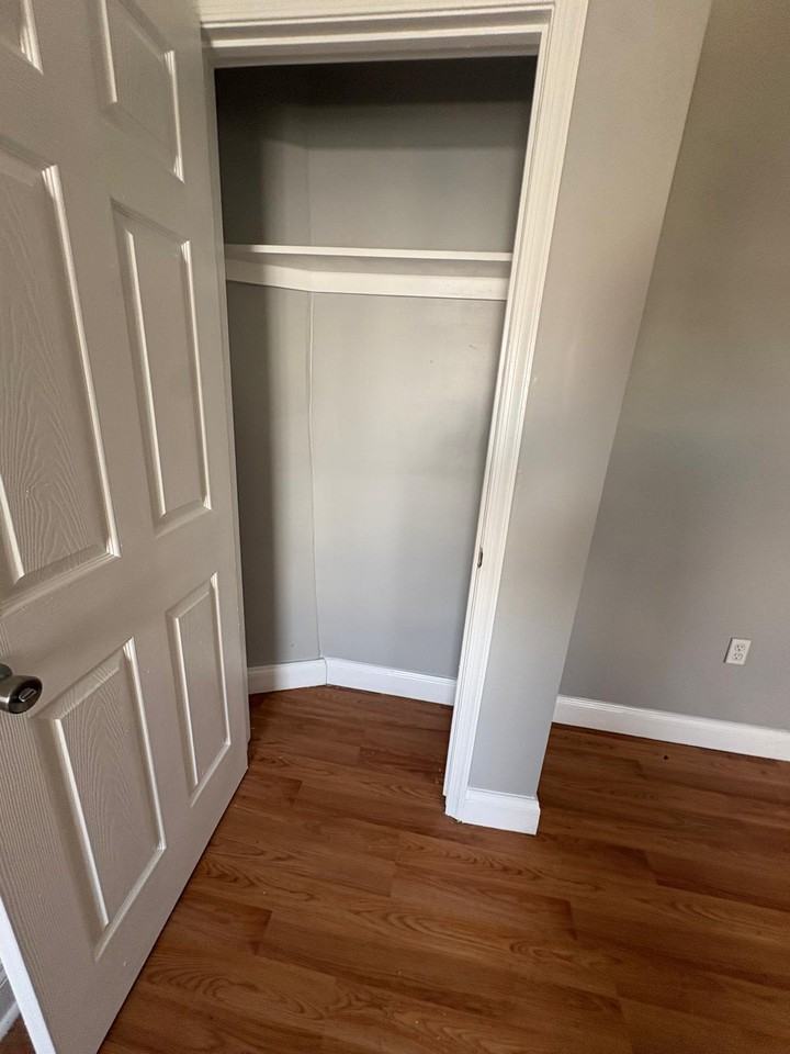 646 Cokesbury Ave - Photo 5 of 17