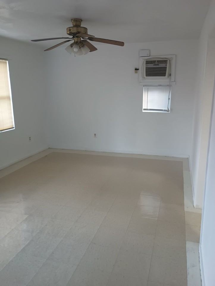 4170 Fillmore St - Photo 3 of 7