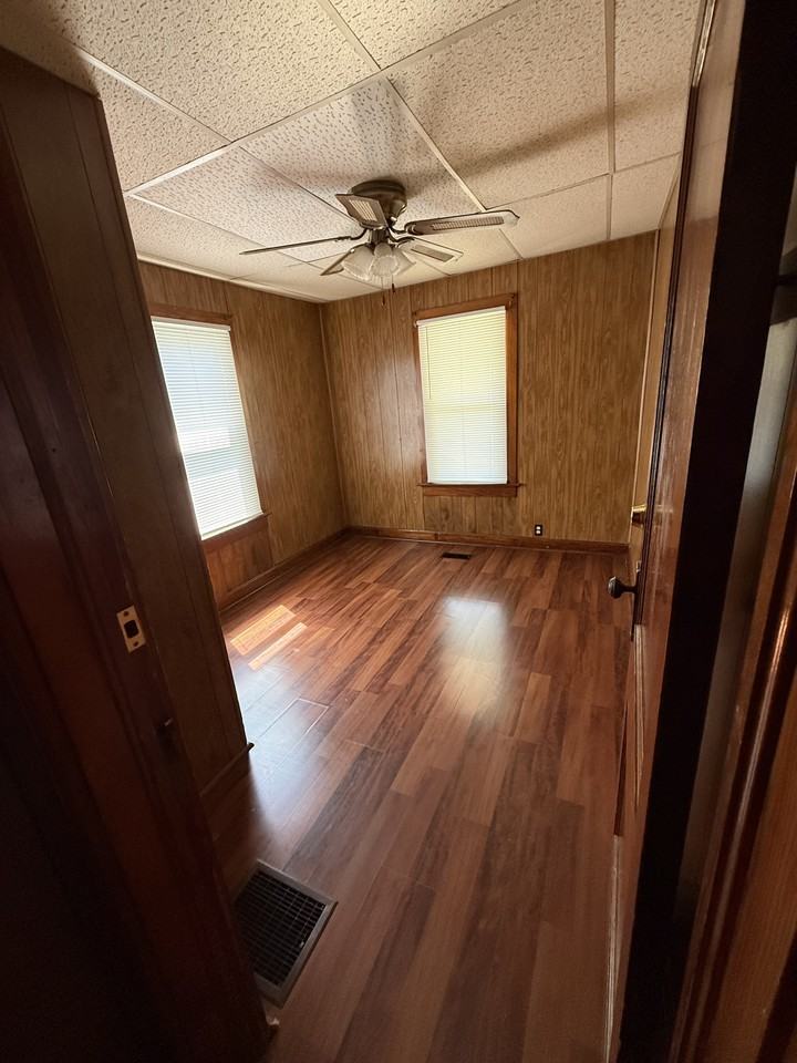 1124 S Harlan Ave - Photo 7 of 12