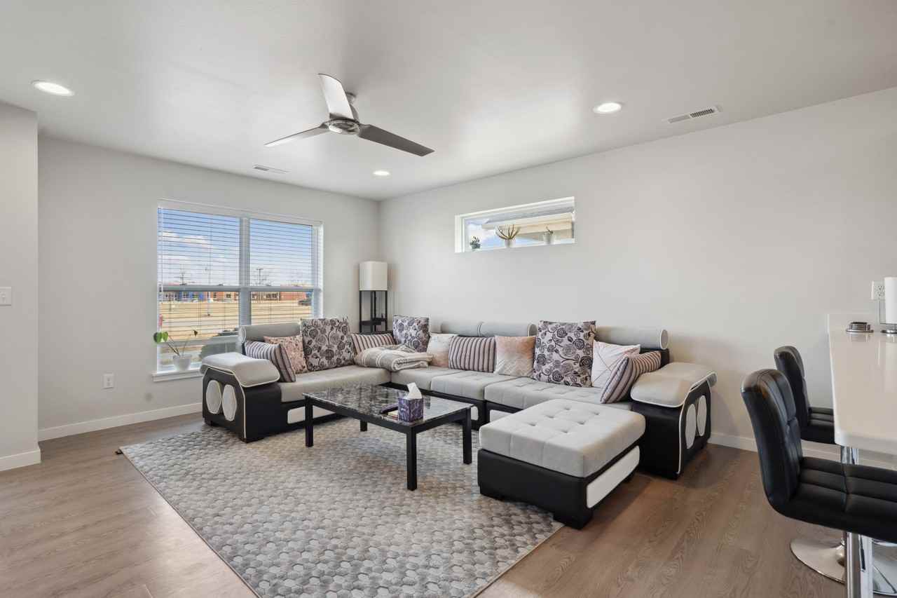 2217 Saint Andrews Dr - Photo 3 of 33