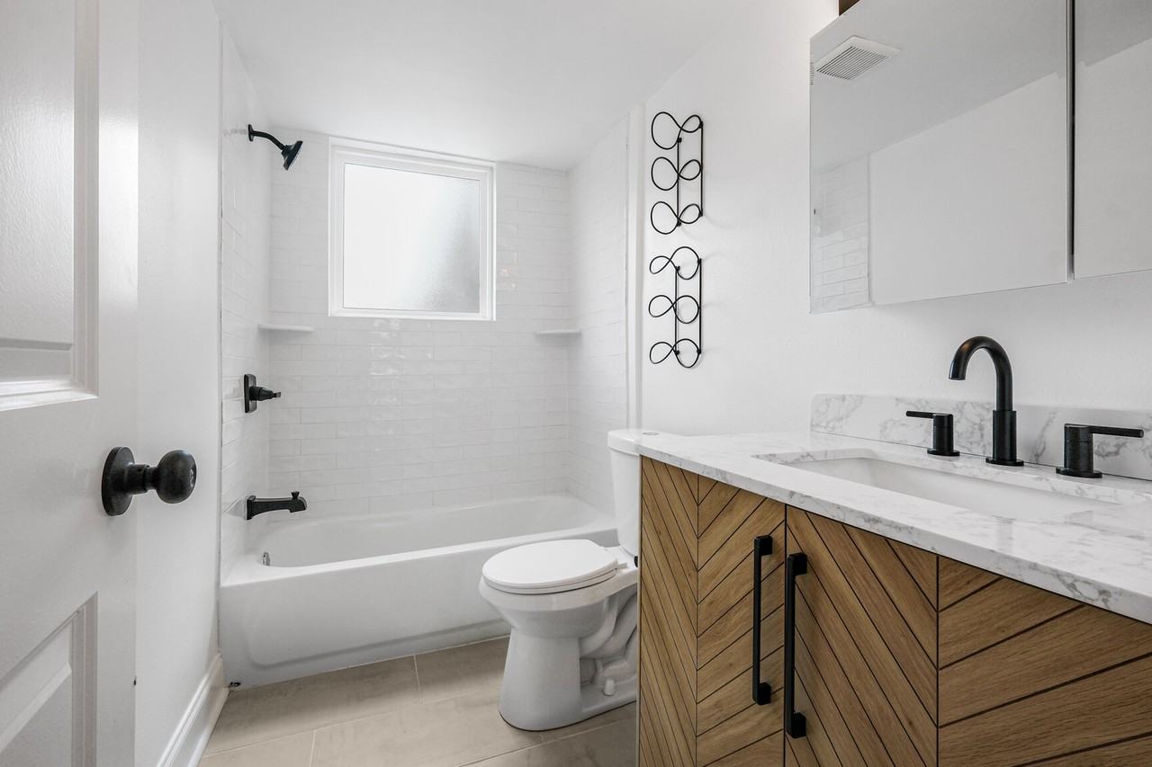 3318 S Saratoga St #103 - Photo 4 of 11