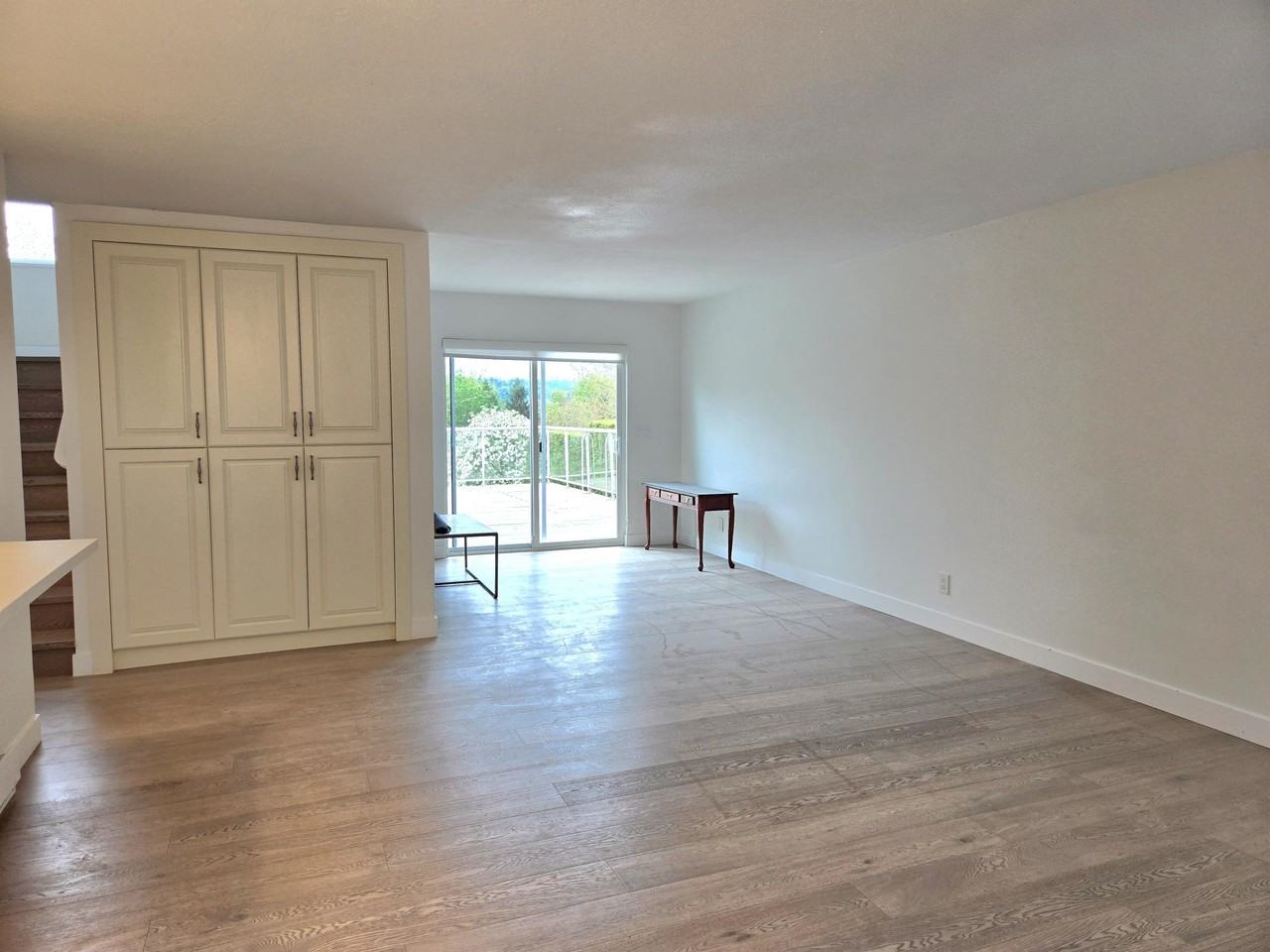 648 Thurston Close - Photo 4 of 15