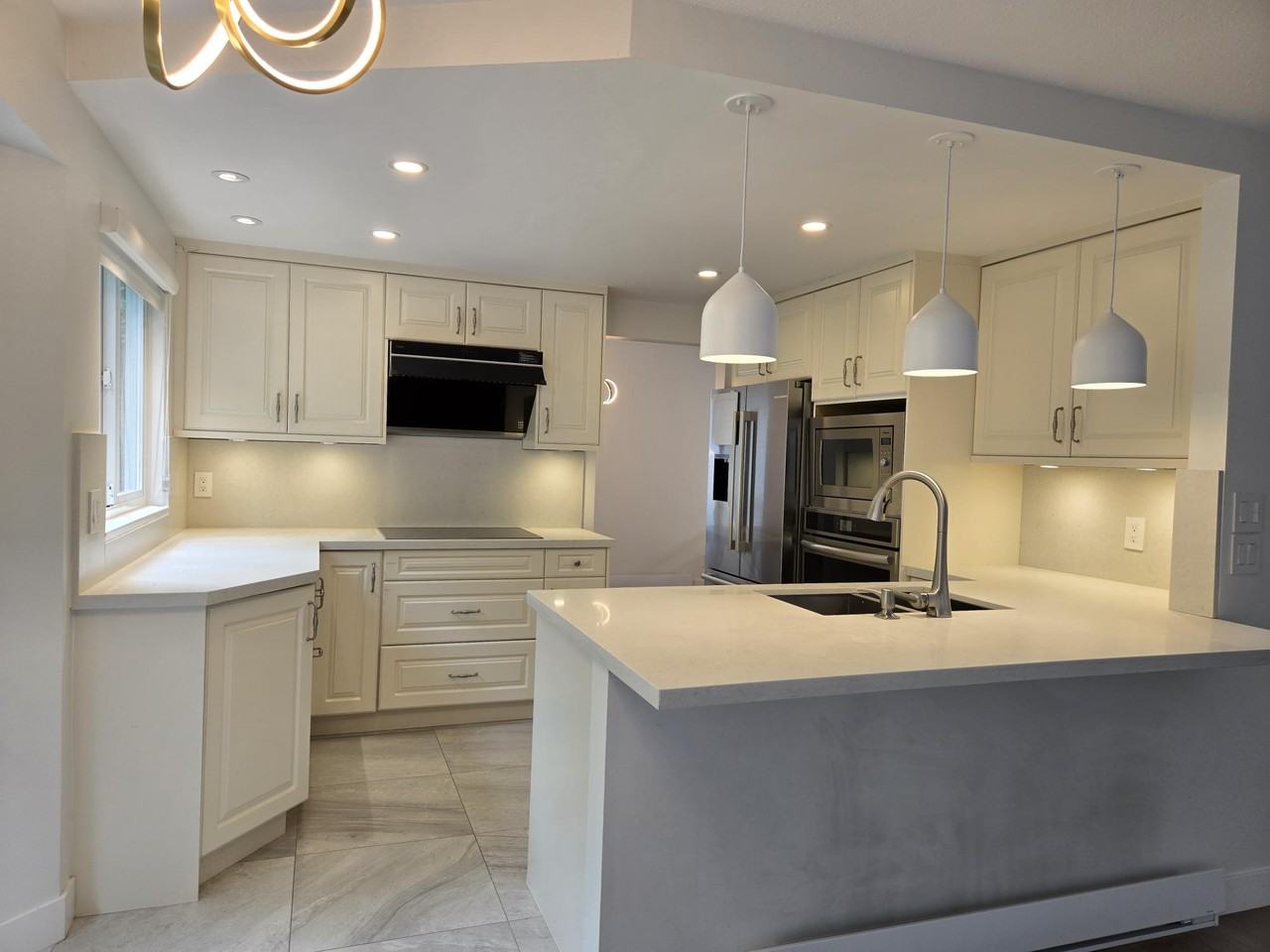 648 Thurston Close - Photo 2 of 15