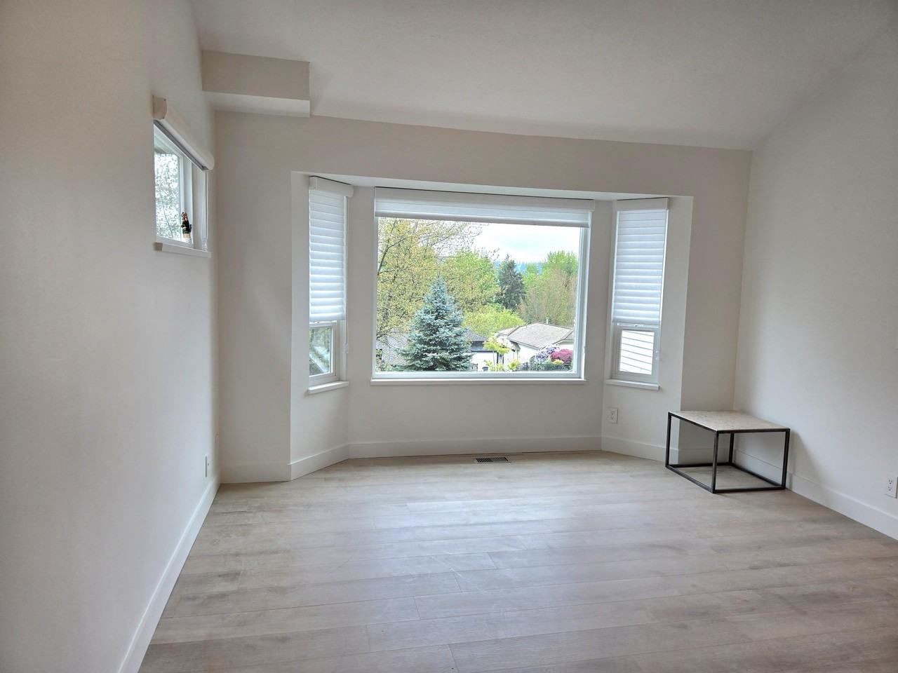 648 Thurston Close - Photo 5 of 15