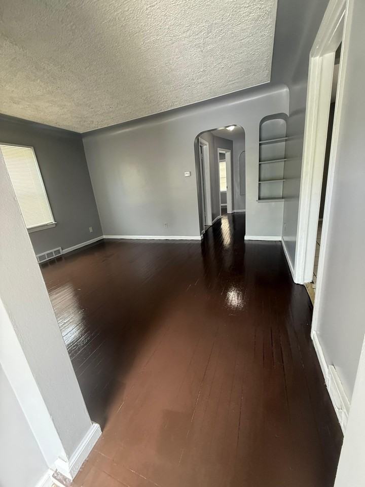 10542 Lanark St - Photo 2 of 12