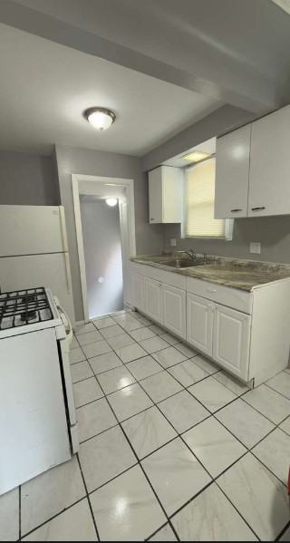 10542 Lanark St - Photo 4 of 12