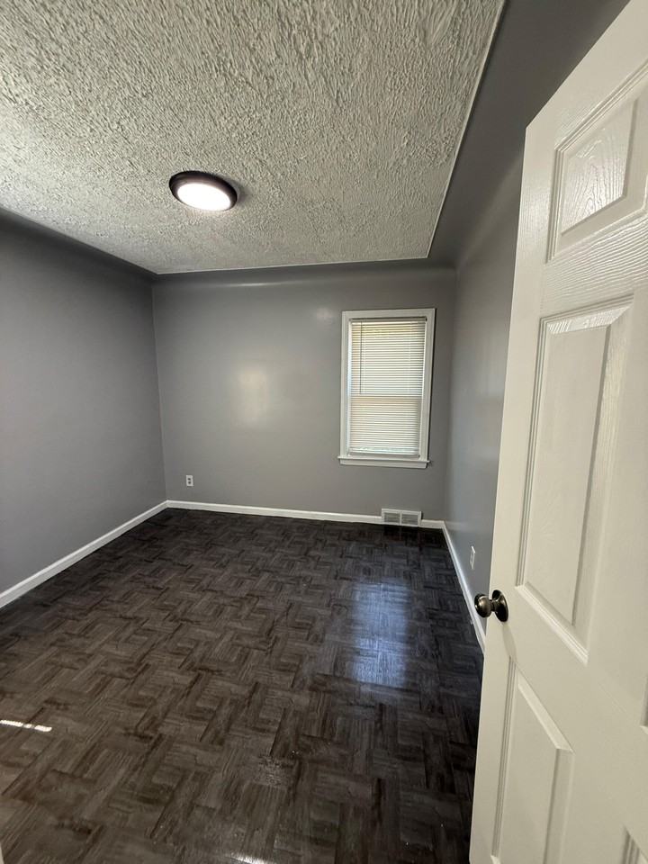 10542 Lanark St - Photo 7 of 12