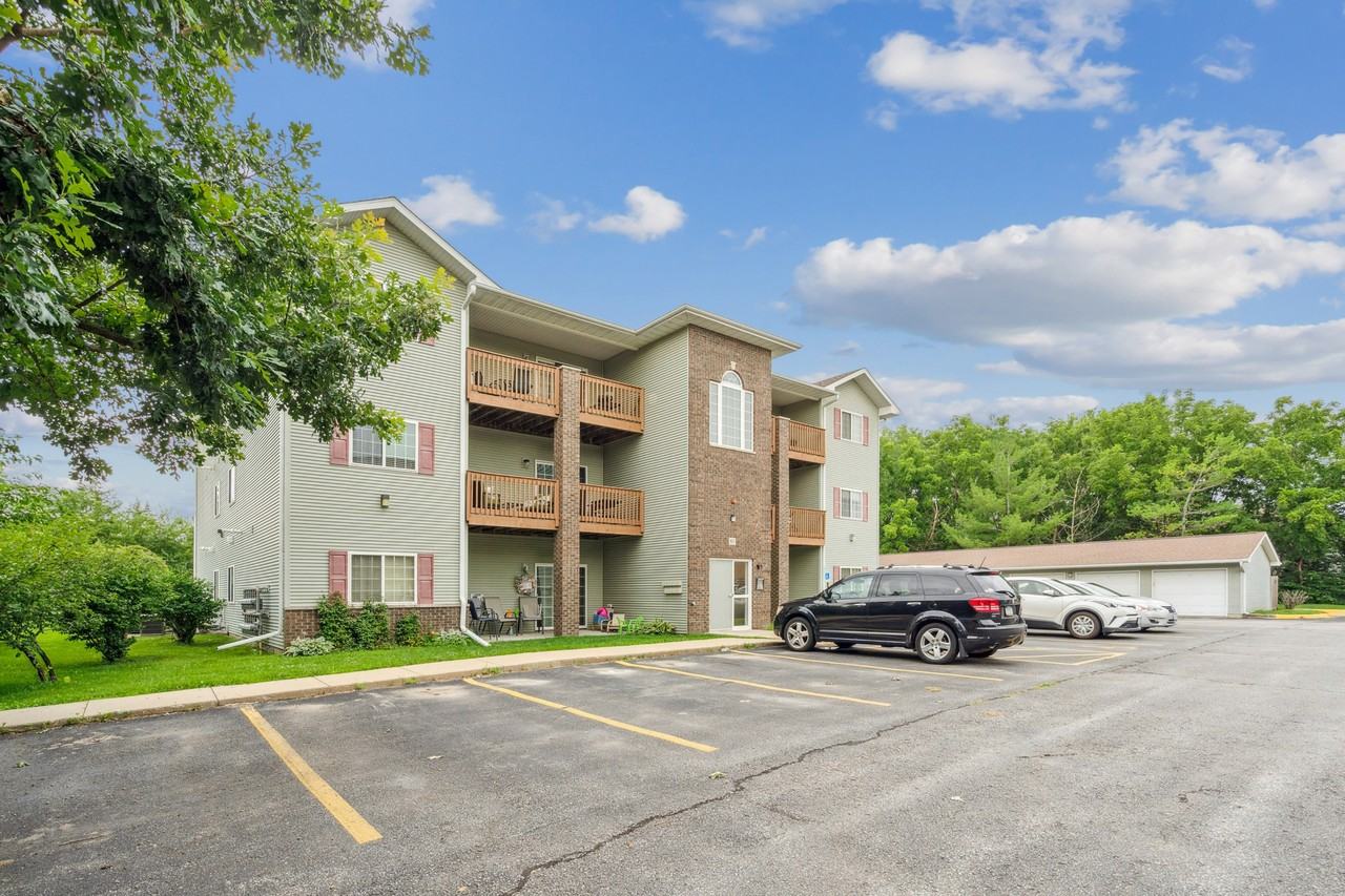 80 Circle Dr #5 - Photo 2 of 26