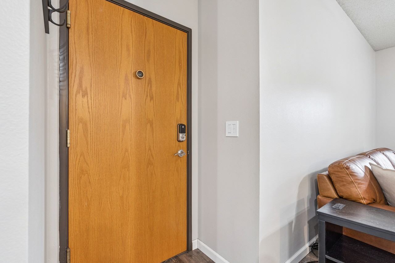 80 Circle Dr #5 - Photo 4 of 26