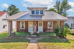 featured image of 120 E Oak St