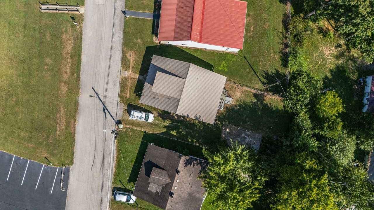 120 E Oak St - Photo 3 of 27