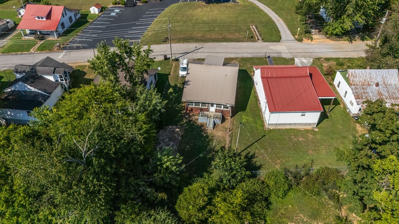 120 E Oak St - Photo 4 of 27