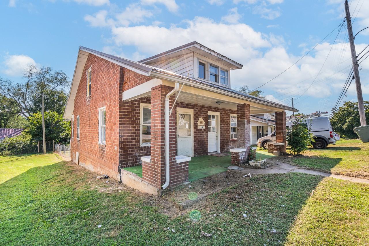 120 E Oak St - Photo 5 of 27