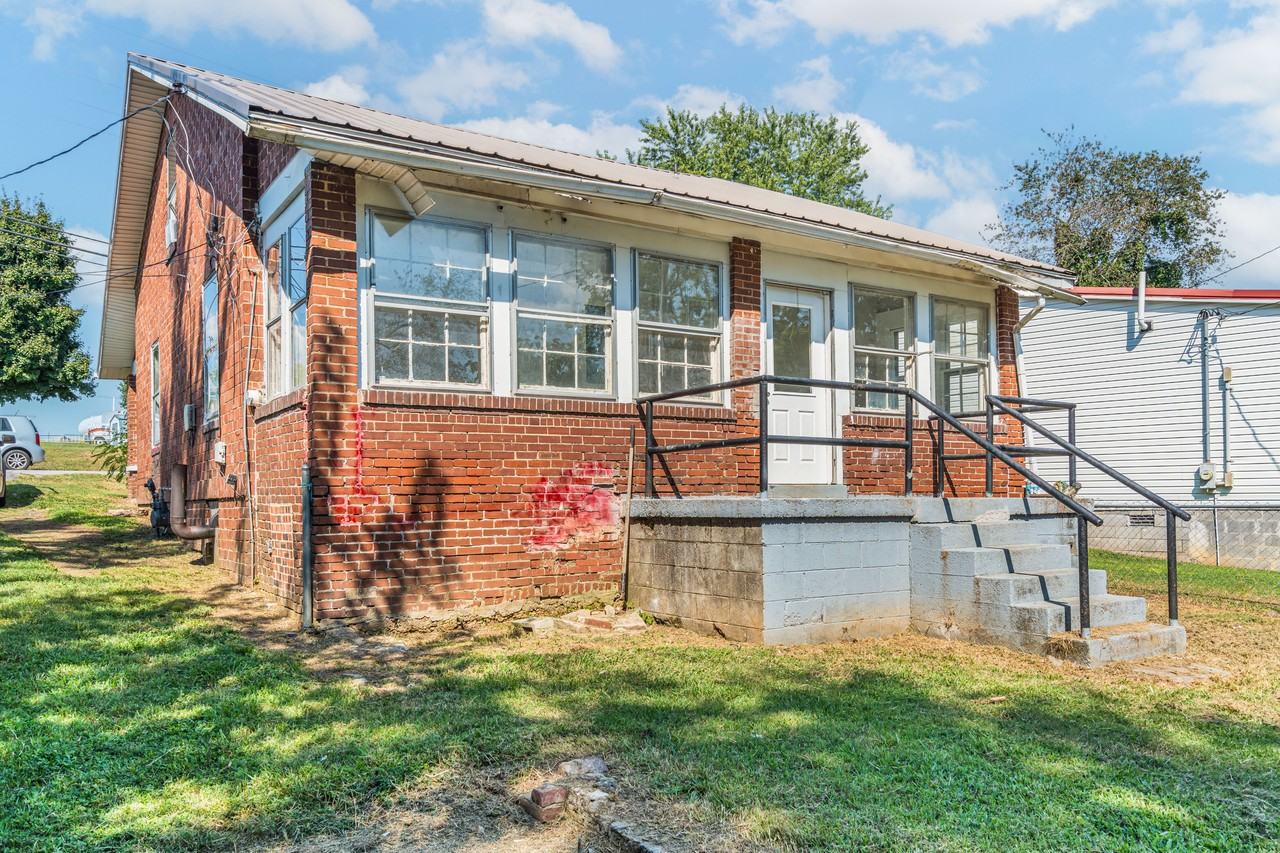 120 E Oak St - Photo 7 of 27